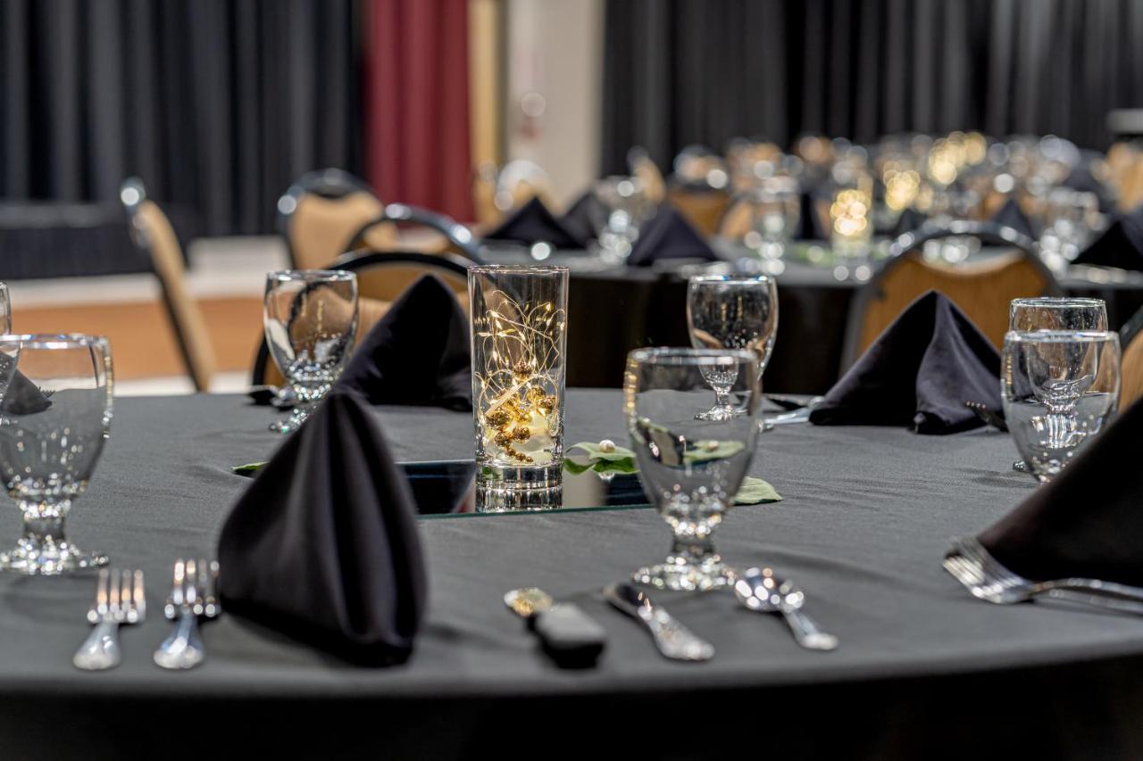 Grand Williston Hotel And Conference Center Ngoại thất bức ảnh