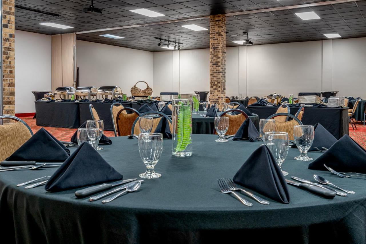 Grand Williston Hotel And Conference Center Ngoại thất bức ảnh
